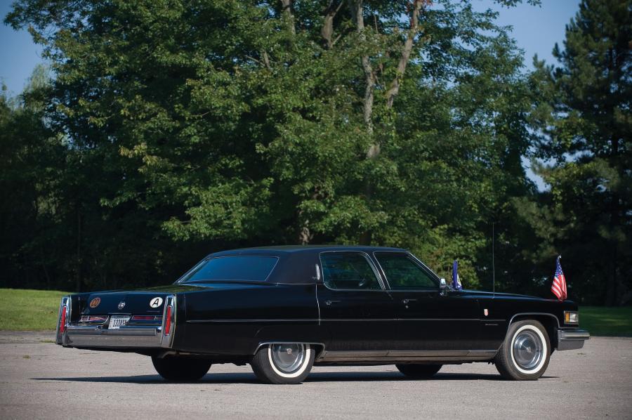  Cadillac Fleetwood Sixty Special Brougham 1976 года  (фото 19 из 25)